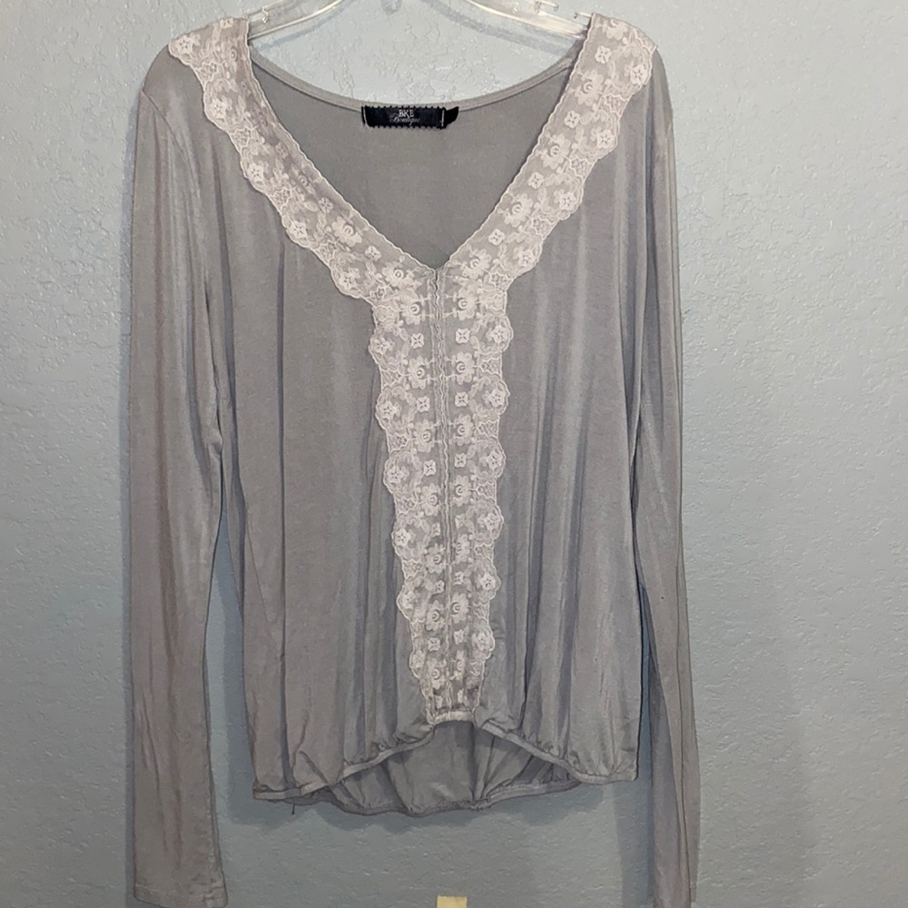 Long sleeve shirt with lace front